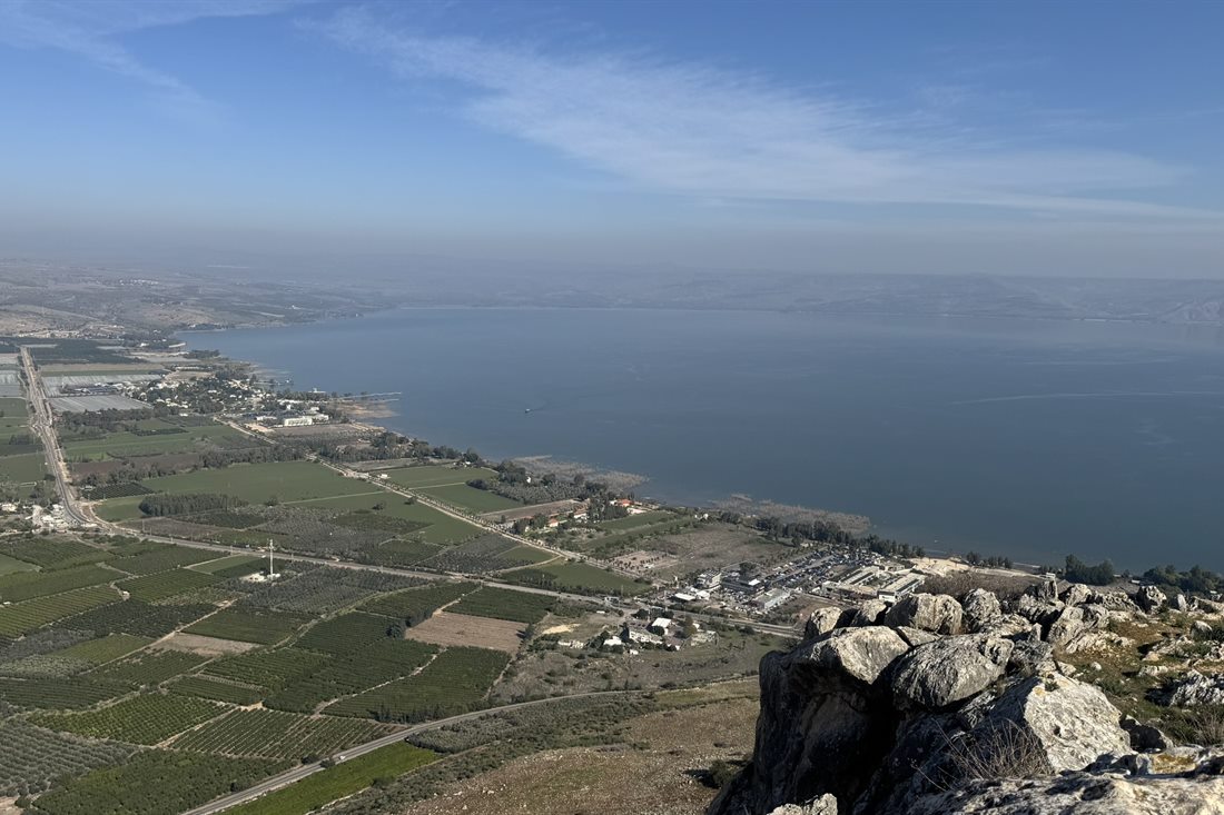 נוף הכנרת והעמק מלמעלה